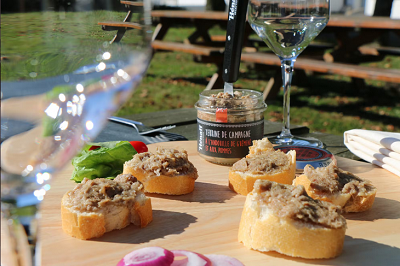 Hénaff-Rillettes im Glas, französische Spezialität und bretonische Feinkost, Bretagne Allerlei