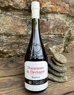 Apéritif aus Apfelsaft und Calvados