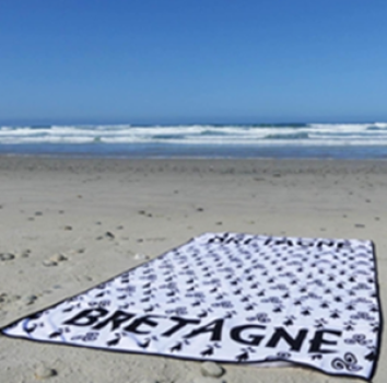 Badetuch Bretagne mit Triskel in Schwarz-Weiß