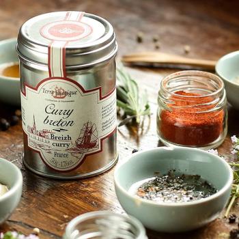 Preview: Curry auf dem Tisch angerichtet