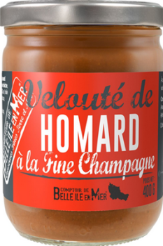 Cremige Hummersuppe in weißer Schale, garniert mit Dill und Champagner-Schaum