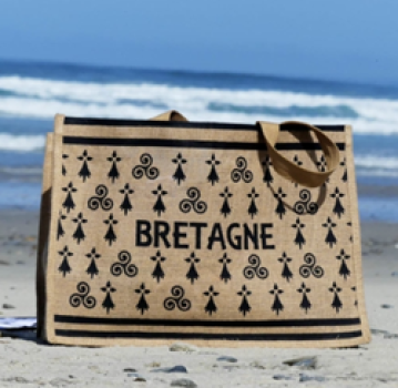 Jutetasche 50x35x22 cm mit Aufschrift „Bretagne“ und Triskele auf weißem Hintergrund