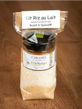 Milchreis mit Zimt und Karamell im Dessertglas serviert