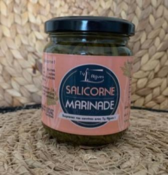 Frische Salicorne (Seebohne) mit Karotten und Zwiebeln