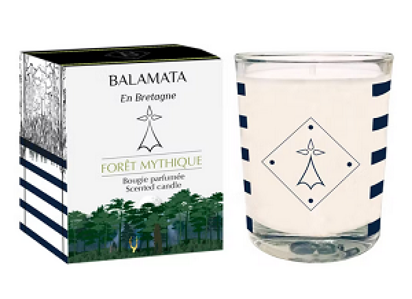 Grüne Kerze mit Waldduft und Mate-Akkord – bretonisches Design