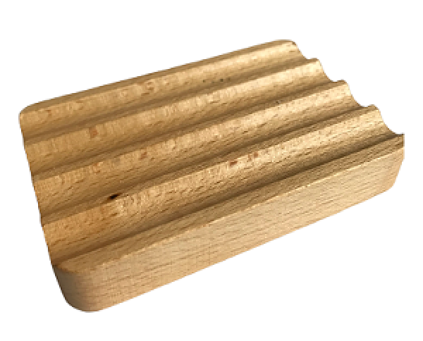 Seifenschale aus hellem Hemu-Holz auf Waschbecken