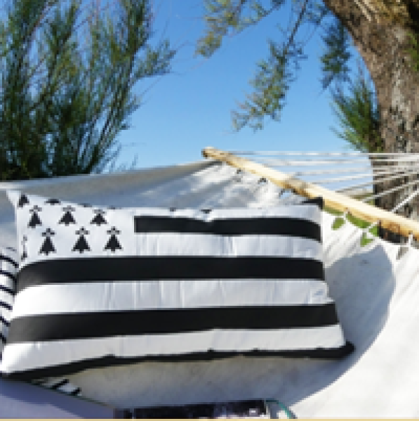 Kissen mit Gwenn Ha Du Flagge schwarz-weiß