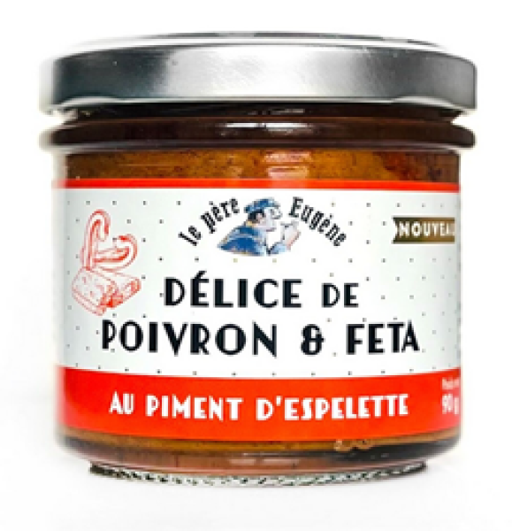 Pflanzlicher Paprika & Feta Brotaufstrich von Père Eugène mit Piment d’Espelette auf geröstetem Baguette, garniert mit frischen Kräutern