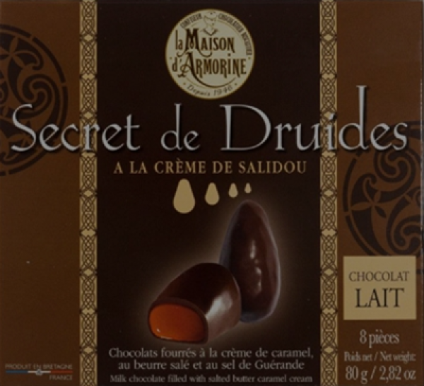 Vollmilchschokolade in Menhirform mit Karamellfüllung